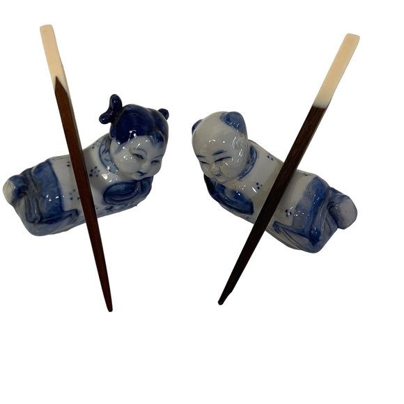 Vintage Chinese porcelain Pillow Man Woman Chopstick Rest Baby Figurine White Bl - Picture 1 of 15